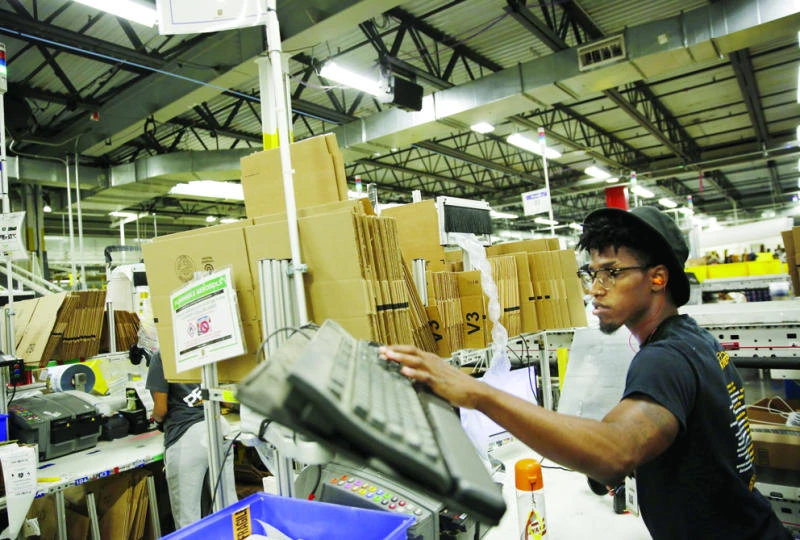 Growth of e-commerce pushes funds into small shipping firms