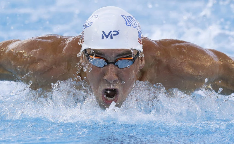 Phelps sets tone for Rio race with blistering 200m fly victory