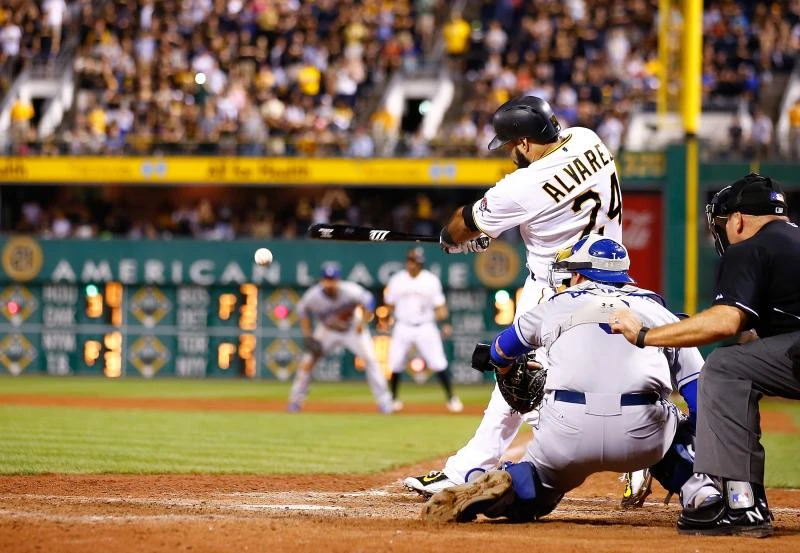 Alvarez lifts Pirates past Dodgers 5-4