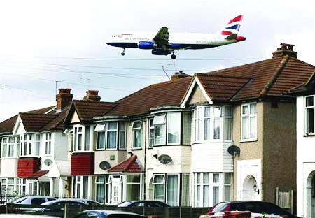 Heathrow airport to introduce steeper approaches for planes