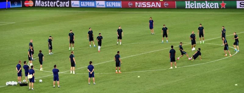 Barca begins six-trophy chase without Neymar