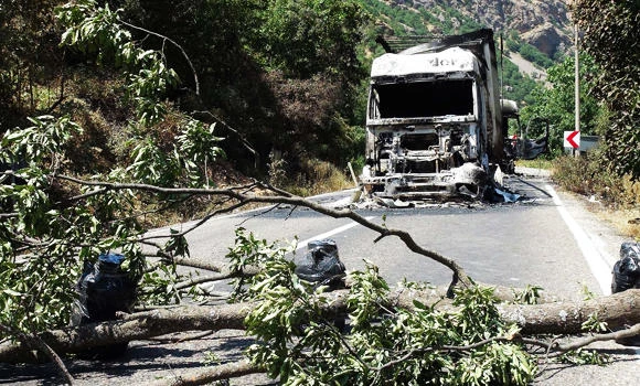 Iran shuts border post into Turkey after truck attacked