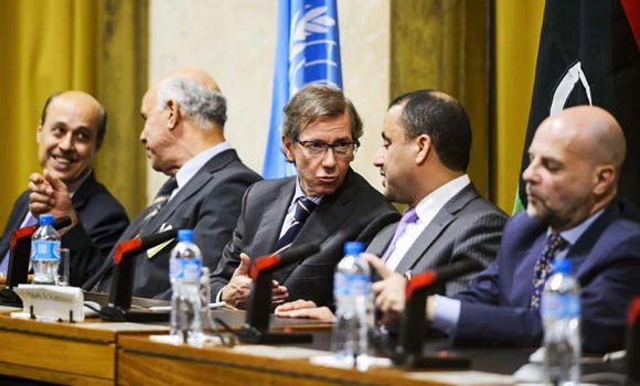 Libya chaos deepens as premier says will resign