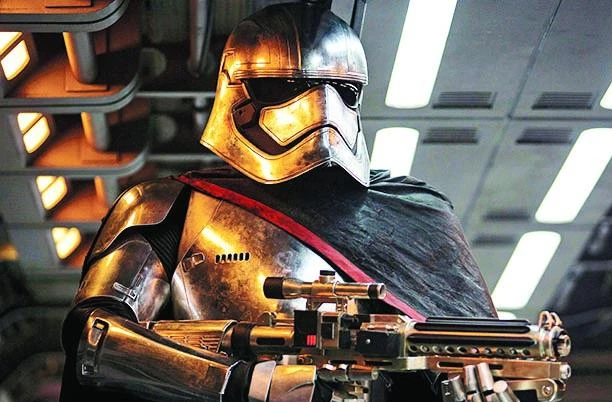 New ‘Star Wars’ film images showcase Dark Side