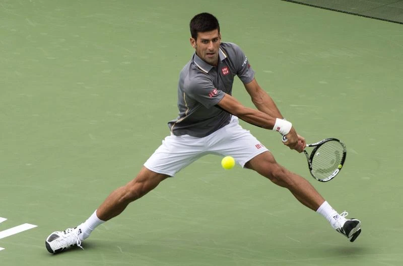 Djokovic advances to cheers; Kyrgios exits to boos