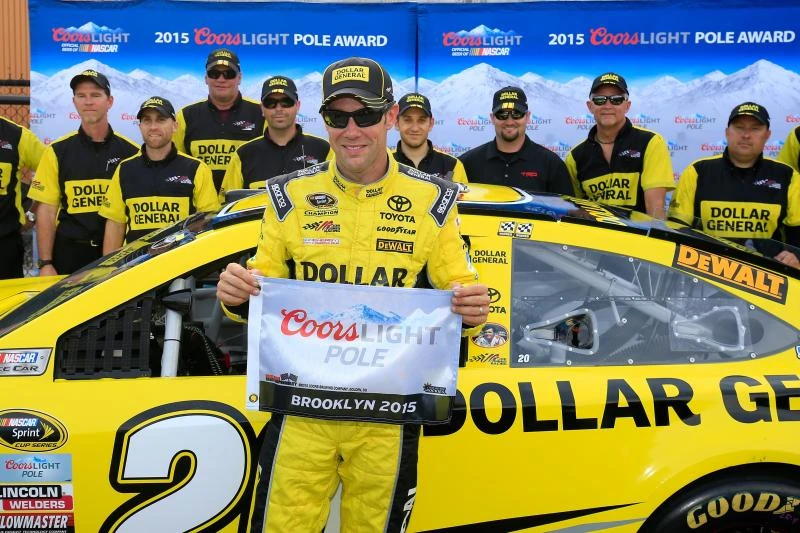 Kenseth secures pole at Michigan, Gibbs drivers sweep top 3
