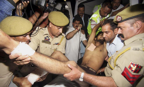 8 dead as India, Pakistan trade fire and blame in Kashmir