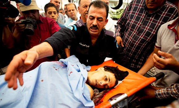 Soldier lightly injured, knife attacker killed