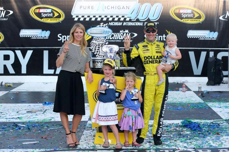 Kenseth in control at Michigan, wins 3rd Cup race of season