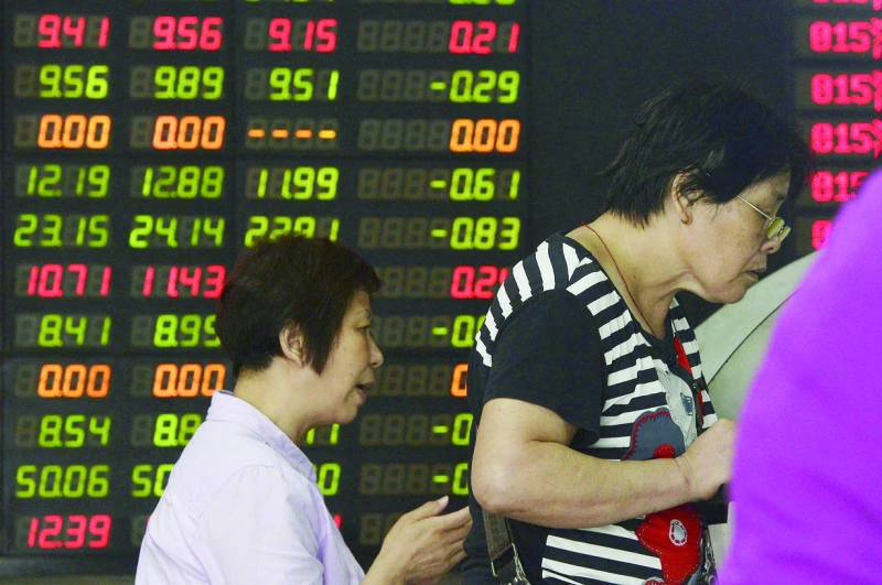 US oil prices fall after stock markets tumble in China