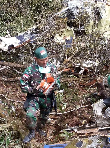 Indonesian rescuers reach crash site, find plane destroyed