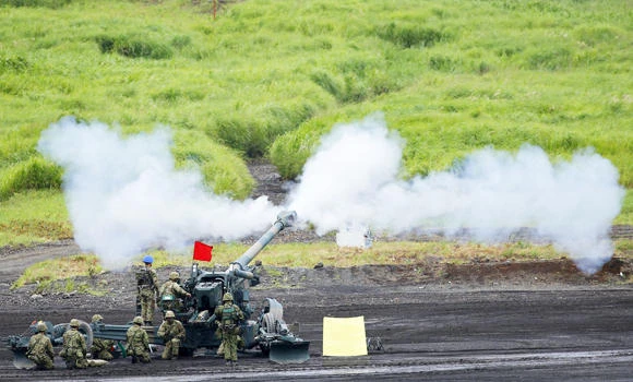 Japan military shows prowess in Mount Fuji drill