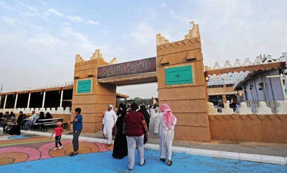 Woman wins car at Abha festival