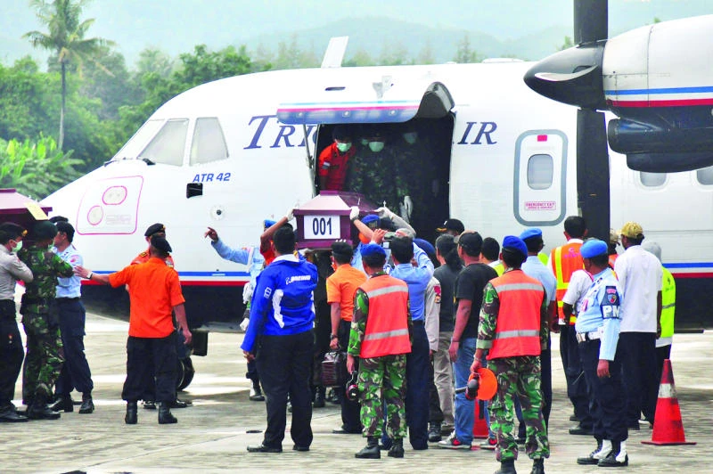 First bodies recovered from Indonesia plane crash site