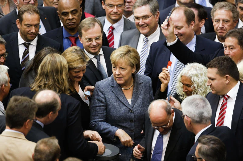 German lawmakers back Greek bailout despite record rebellion