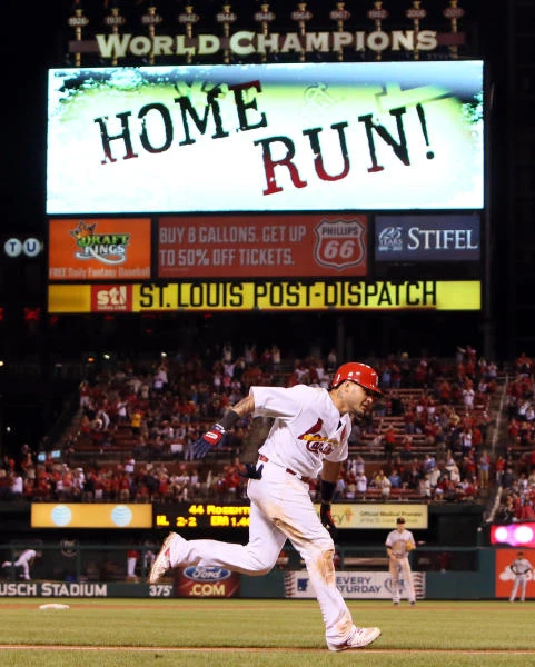 Cardinals edge Giants 4-3 to keep 5-game gap