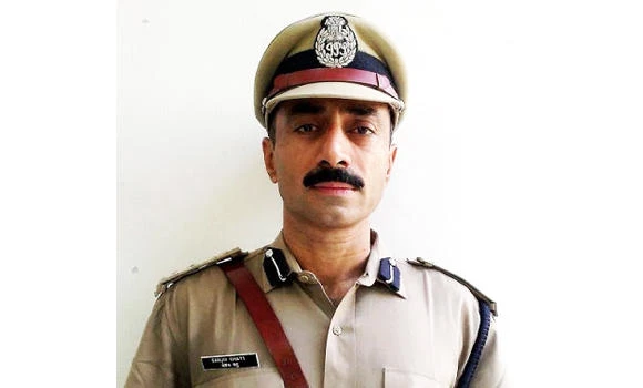 Police officer who took on Modi fired