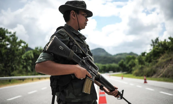 Malaysia arrests 10 for possible terror link