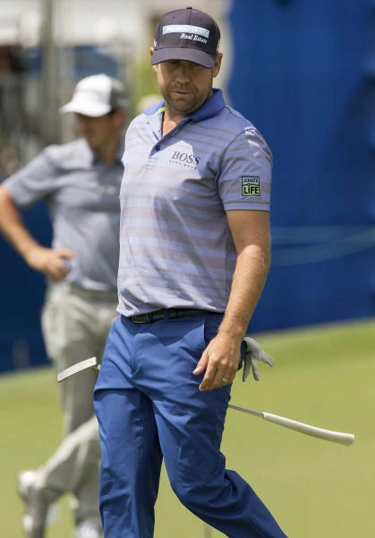 Compton in 3-way tie for Wyndham lead, Woods 2 shots back