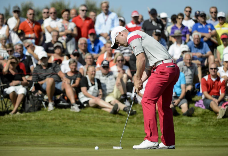 Horsey clings to lead after topsy-turvy round