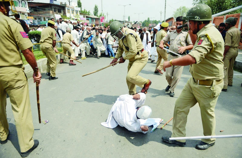 Top Kashmiri leaders detained