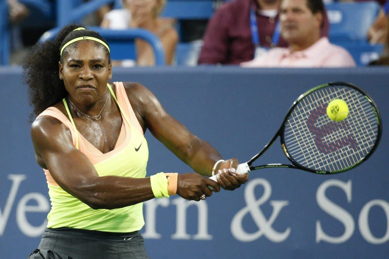 Serena rallies, to meet Halep in final