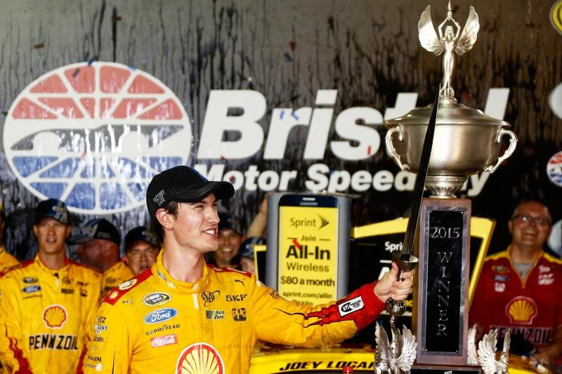 Logano repeats at Bristol to hold off Gibbs drivers