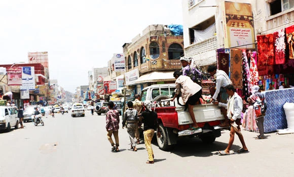 Airstrikes in Yemen ramp up as allies push north