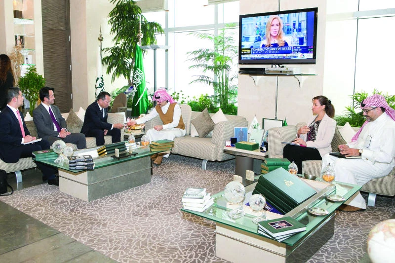 Alwaleed, Japanese envoy discuss investment issues