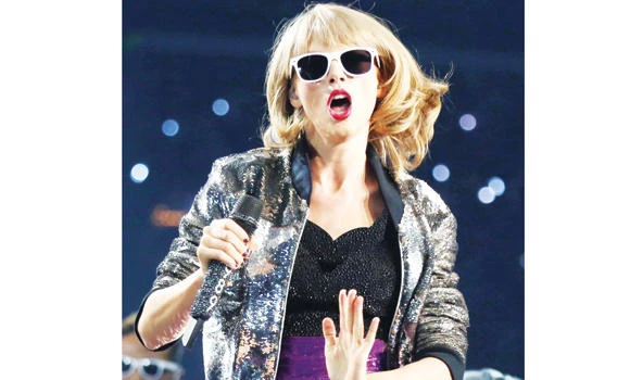 Swift breaks Staples Center record