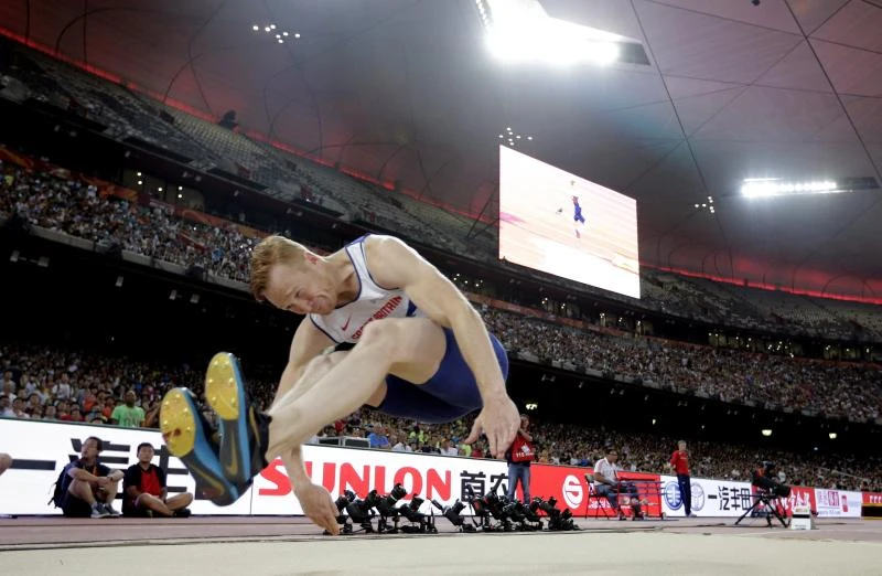 Rudisha scrapes home, Dibaba dominates at worlds