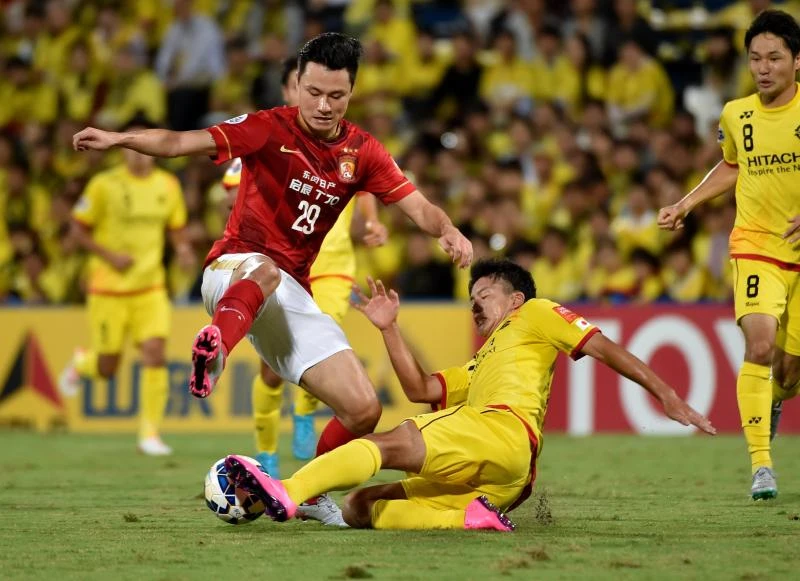 Paulinho wonder-strike fires Scolari’s Guangzhou