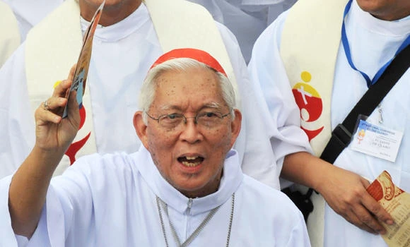 Retired Philippine church leader untangles traffic mess