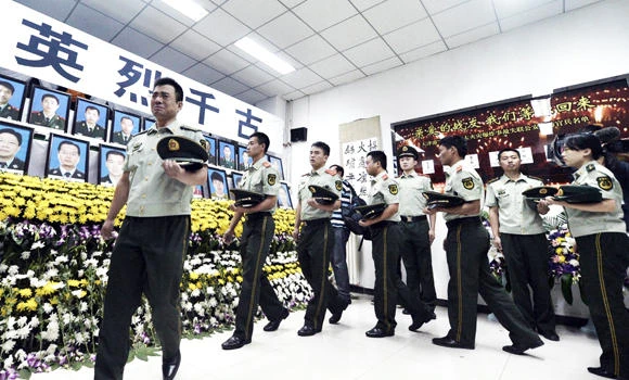 12 detained over Tianjin blasts as toll rises