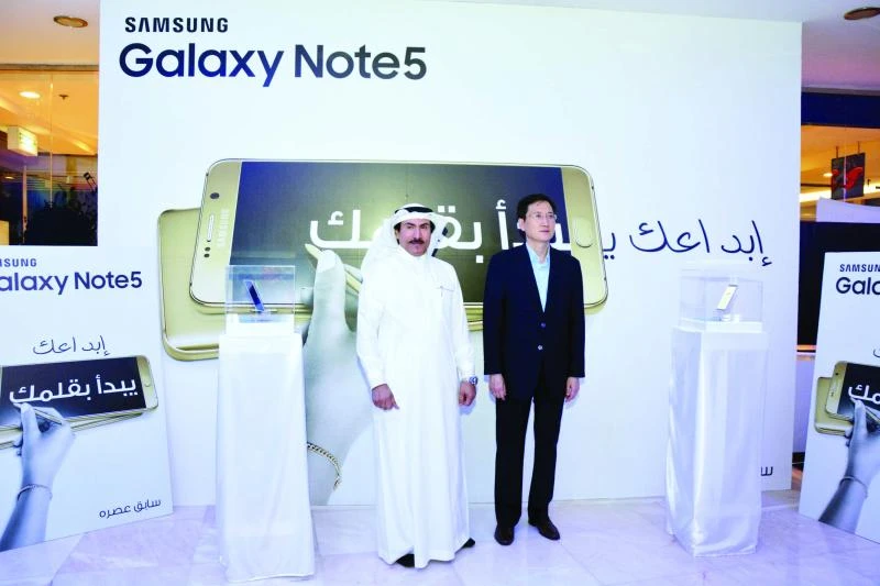 Samsung unveils latest flagship smart phones