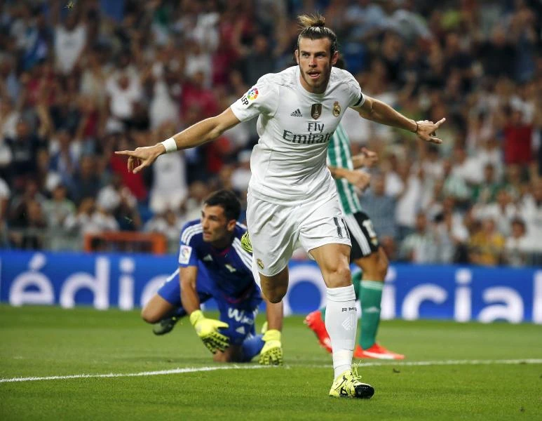 James, Bale lift Real as Vermaelen rescues Barca