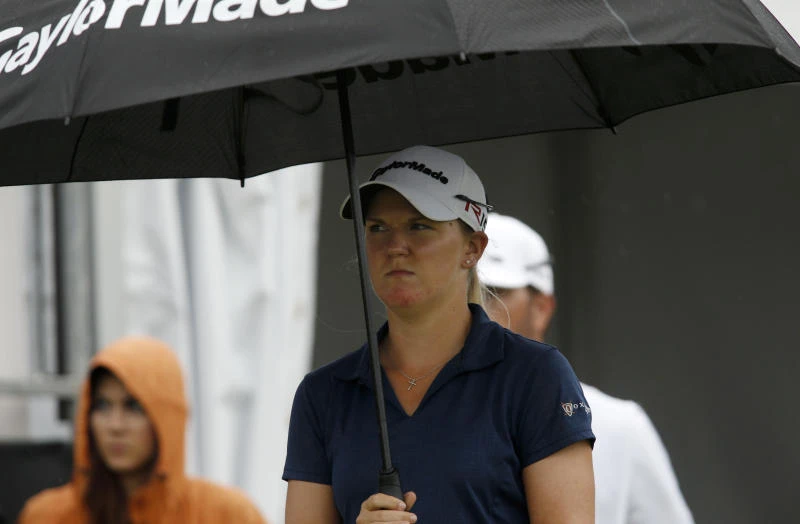 Ernst edges ahead of Tseng in weather-hit LPGA Classic