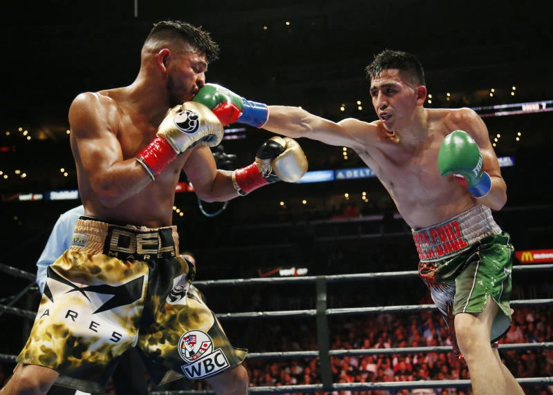 Santa Cruz beats Abner Mares by majority decision