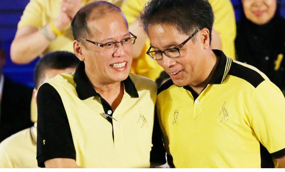 Aquino endorses Roxas as successor