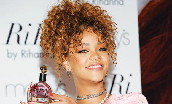 Rihanna to celebrate 10 years in music industry