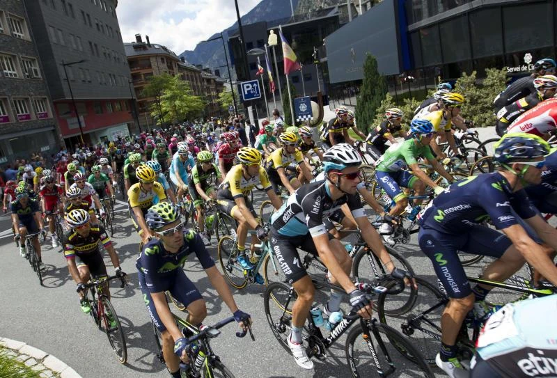 Aru surges into Vuelta lead; Froome’s challenge ended