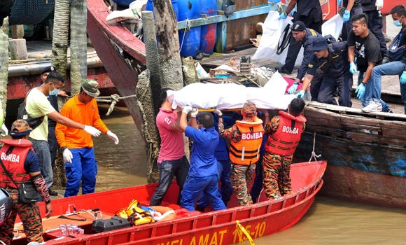 14 killed as boat overloaded with migrants capsizes off Malaysia