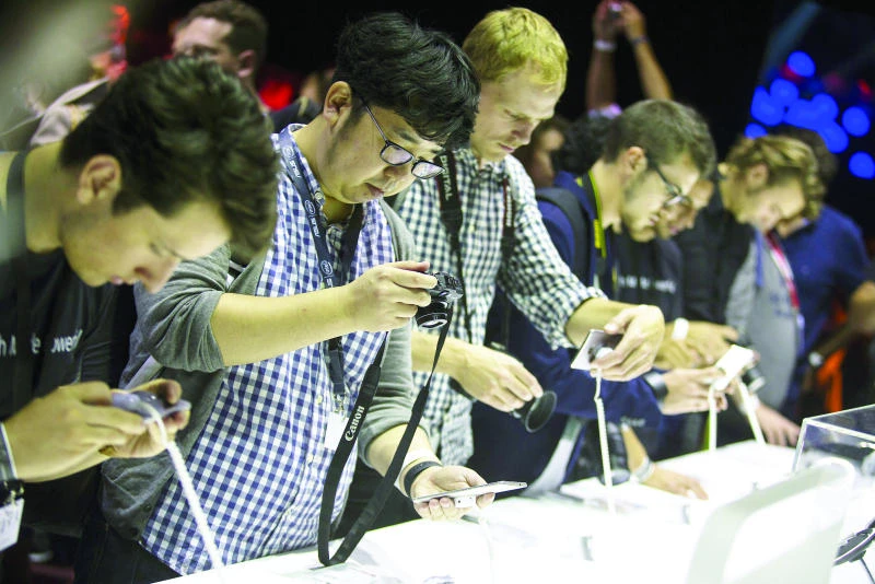 Huawei takes aim at Apple, Samsung with Mate S phone