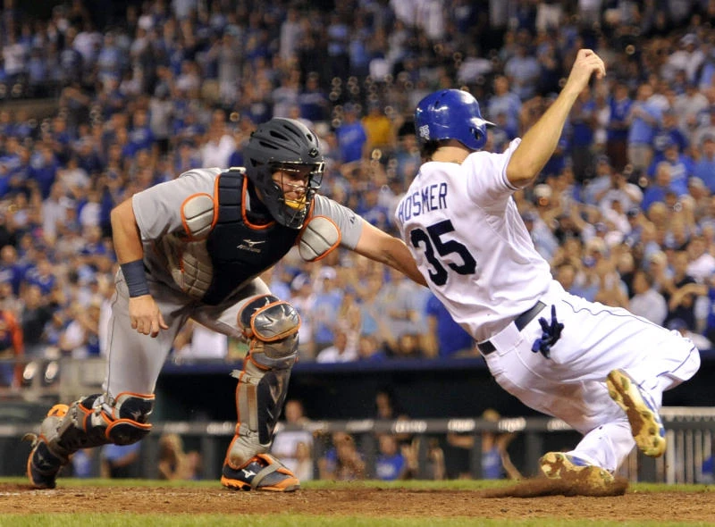 Royals sets highs for runs, hits in win vs. Tigers