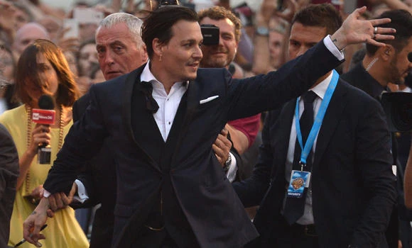 Depp wows Venice in mobster mode
