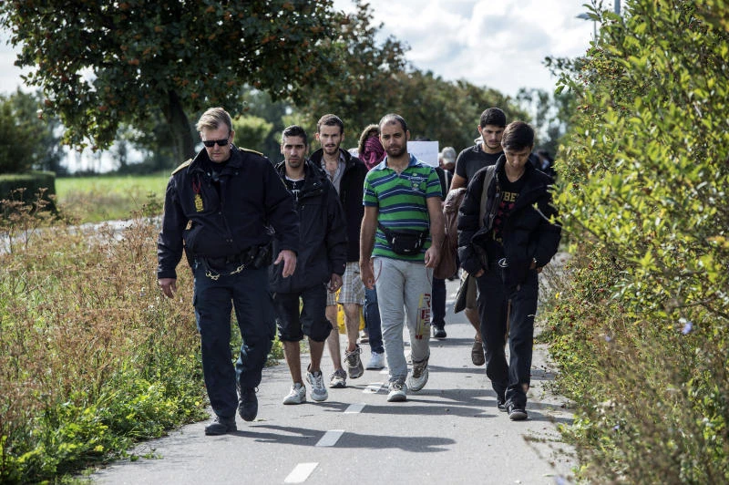 Danish police stop refugee march to Sweden after talks