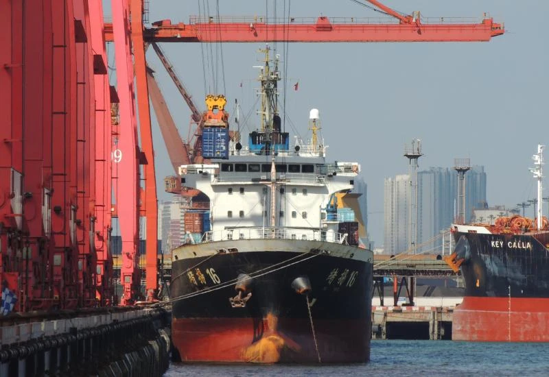 China imports sink in August, shares rally but volumes dive