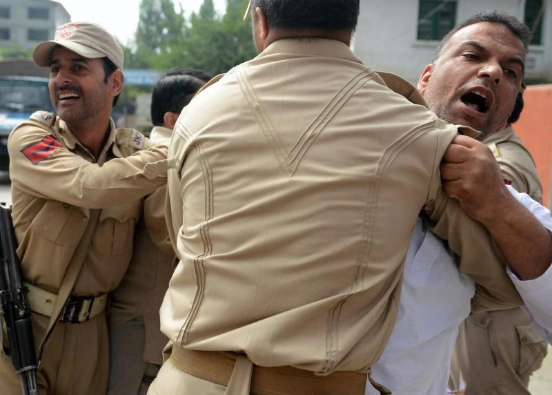 Pakistan hopes upcoming meeting with India will ease tension