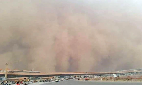 Flights diverted as sandstorm-hit Jeddah gropes in the dark