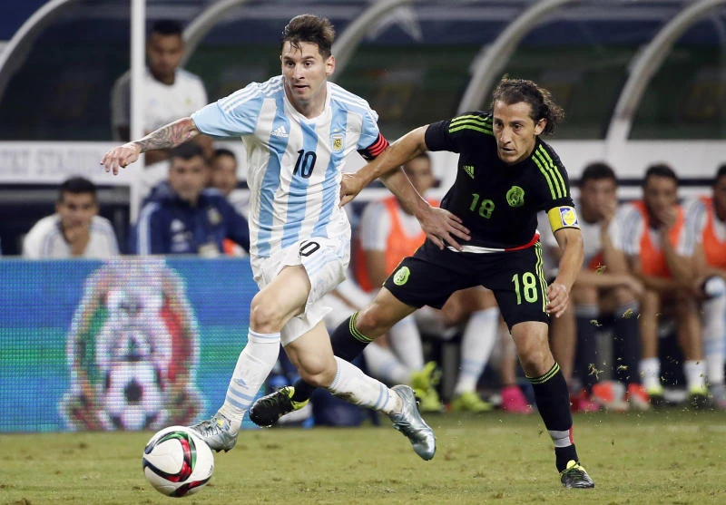 Messi late show rescues Argentina